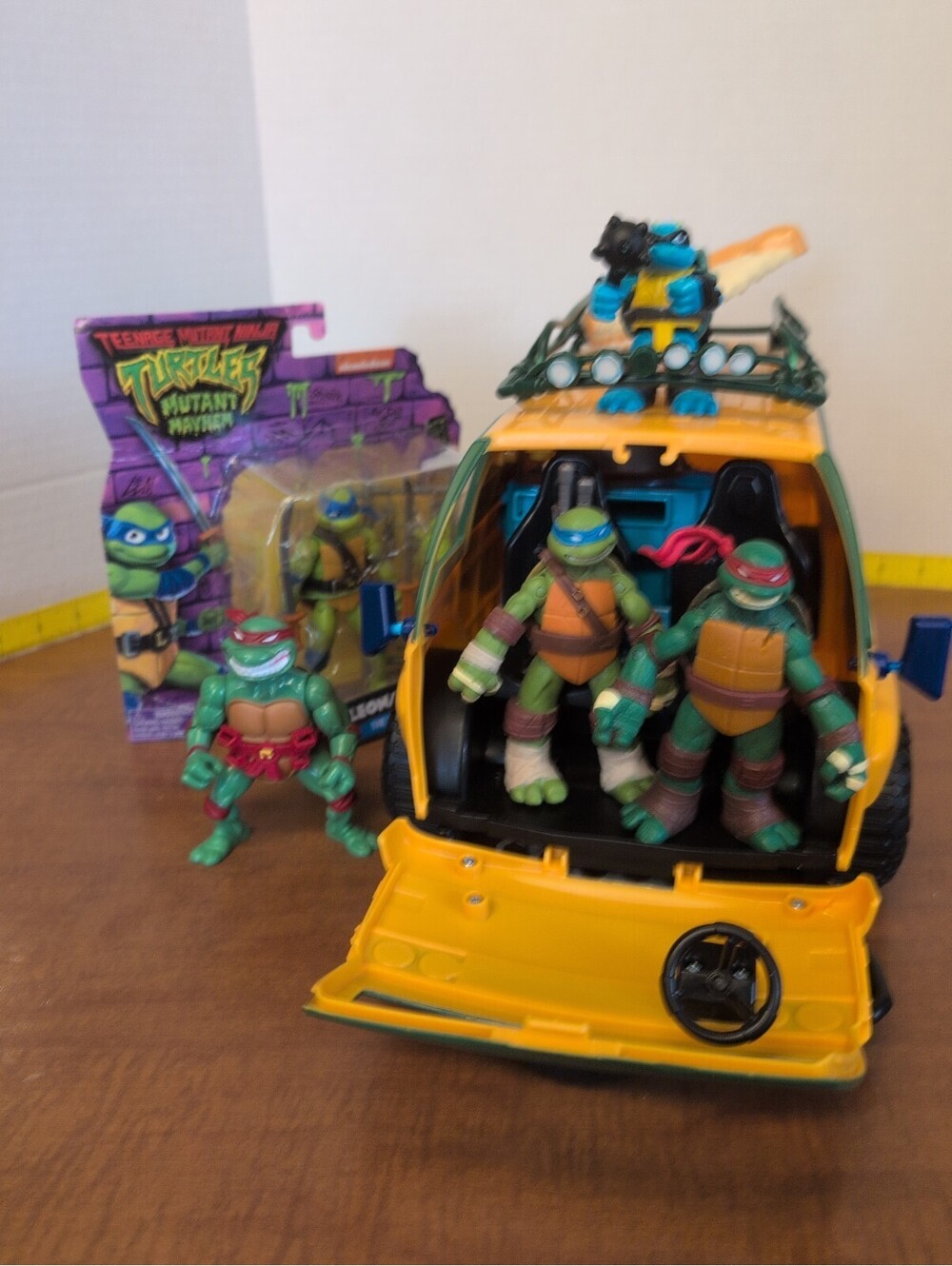 TMNT Mutant Mayhem Pizza Fire Van w/ 5 Figures Lot